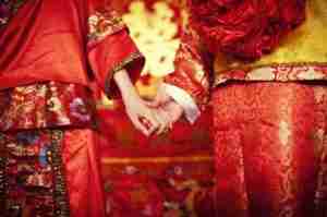 Read more about the article What Are Chinese Wedding Traditions? (Jie Hun)