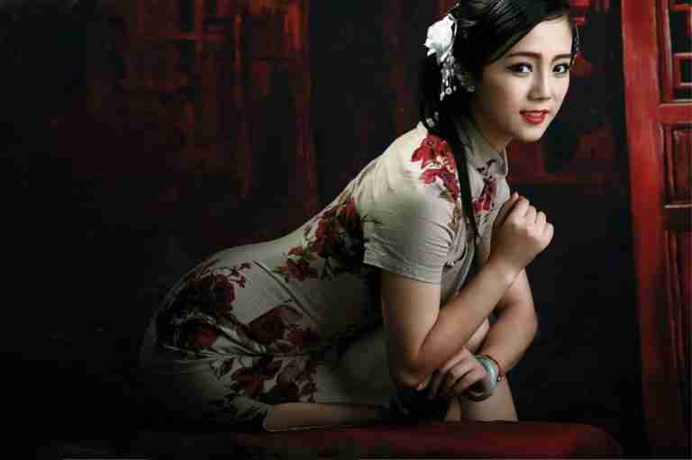 what-does-qipao-cheongsam-mean-chinese-dress-by-women