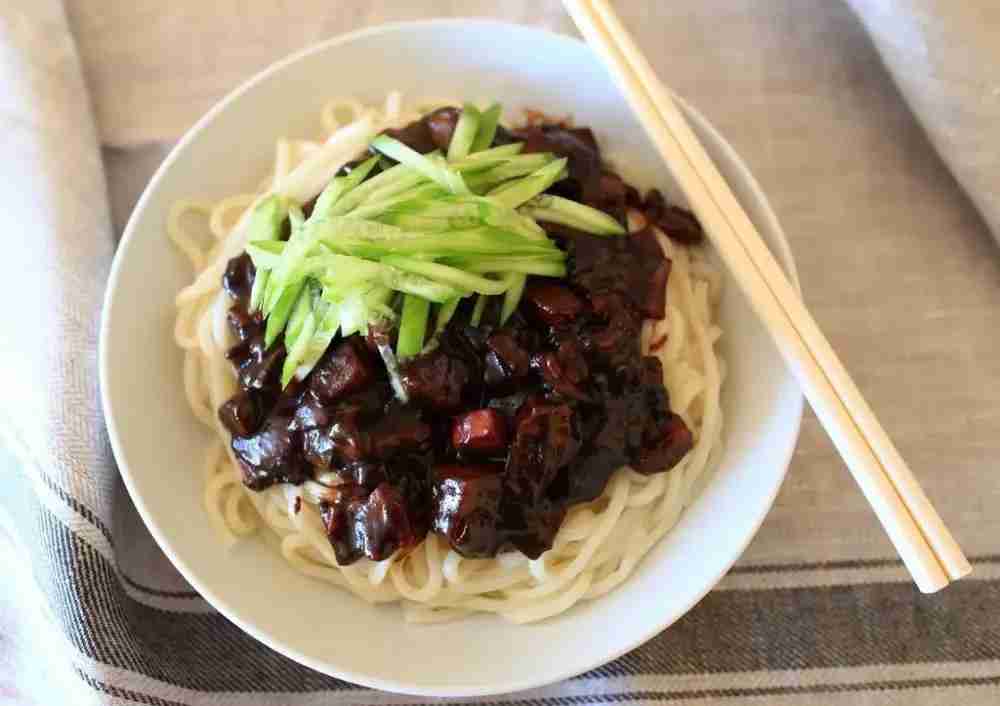 What Is Zha Jiang Mian?-Fried Sauce Noodles