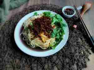 Read more about the article What Is Zha Jiang Mian?-Fried Sauce Noodles