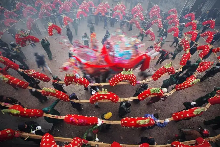 Ban Deng Long: Chinese Bench Dragon Dance
